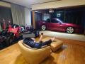 和室が車のガレージに？真っ赤な180SX..