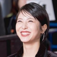 ＜浜辺美波＞白ドレス×ハイジュエリーで魅了 「輝きが増してる」「美人すぎ」と話題にのイメージ画像