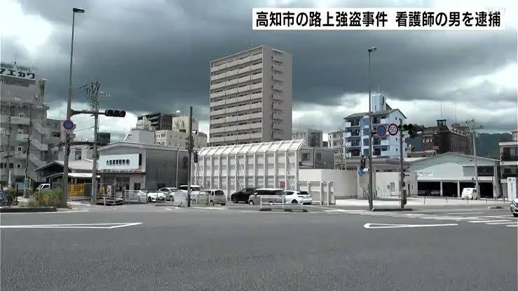 「逃げられないと思った」弁護士と出頭…女性を引き倒してケガさせ財布奪い逃走、看護師の男（40歳）を逮捕【高知・強盗傷害事件】