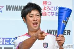 パンサー尾形の妻、建築中の新居内部公開 家族3ショット＆直筆文字披露「憧れる」「ほっこりした」の声