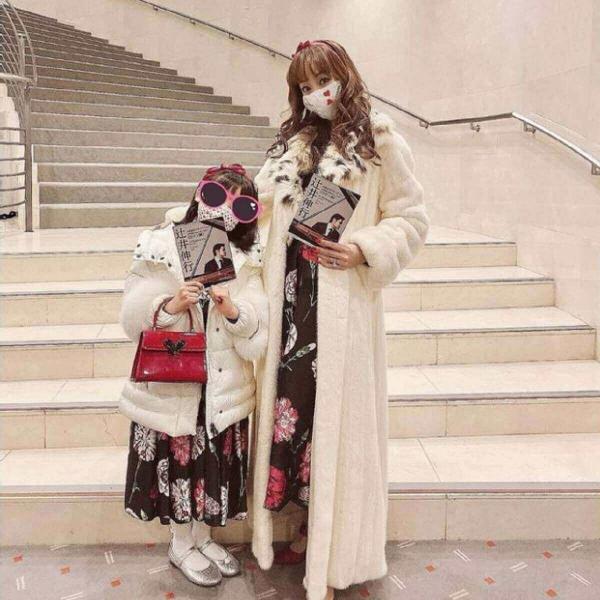 神田うの、毛皮コートのゴージャス姿に賛否の声「」「時代遅れだしダサい」