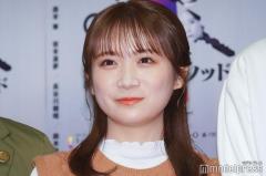 秋元真夏、短パンコーデで美脚披露 沖縄ショットに「私服可愛い」「夏らしさ全開」の声