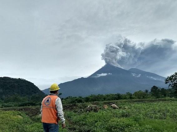 グアテマラ・フエゴ山が巨大爆発 火砕流発生 噴煙6000ｍ