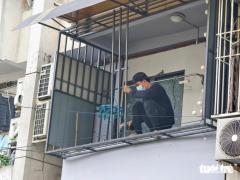 【社会】集合住宅火災を受け、“虎の檻”を撤去
