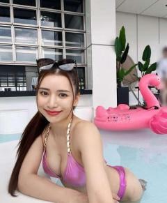 藤渡小百合、ピンクのテカテカ水着で優雅にプールを楽しむ姿を披露｢エレガント｣｢めっちゃ似合ってる｣のイメージ画像