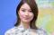 芳根京子、チェックのミニ丈衣装で美脚スラリ「脚が真っ直ぐで綺麗」「スタイル抜群」と絶賛の声