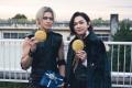 吉沢亮＆眞栄田郷敦、映画「バババ」緊迫感あふれる対峙シーン・和やかクランクアップ写真解禁