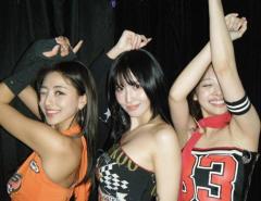 TWICE・ジヒョ&モモ&ナヨン、テンション爆アゲ？肌見せオフショットにAKB48・ゆきりんも「いいね！」
