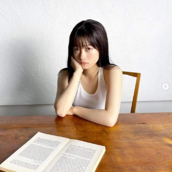 橋本環奈、白いタンクトップ姿にネット歓喜「1万年に1人の美女」