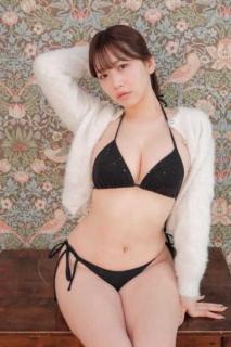 宮川みやび、チョコより甘い“極上ボディ”をプレゼント！バレンタインの朝を彩る“Hカップ×黒ビキニ”の破壊力のイメージ画像