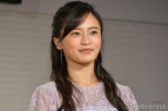 小島瑠璃子、子どもとの写真公開 畑仕事中の様子に「微笑ましい親子」「癒される」の声