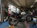 【ヒロシ】愛車 “KH250” を手入れ「ラ..