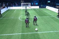 中国で、ロボットによる3人制サッカーの試合が行われるのイメージ画像
