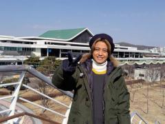 キンプリ・髙橋海人、バブみのある笑顔が超かわいい！韓国へのアート留学にピースサインで喜びを伝える