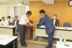 東京都遊協、認定ＮＰＯ法人ワンデーポートに３００万円寄贈