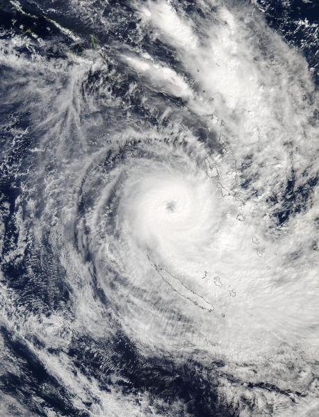 巨大な熱帯ｻｲｸﾛﾝ 南太平洋に相次いで発生 ﾊﾞﾇｱﾂ接近?