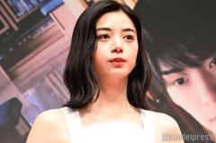 池田エライザ、美デコルテ輝くオフショルドレス姿披露「黒が似合う」「究極の美しさ」と反響