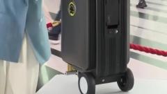 乗って移動できる電動スーツケースも、新商品が次々と広州交易会に登場―中国