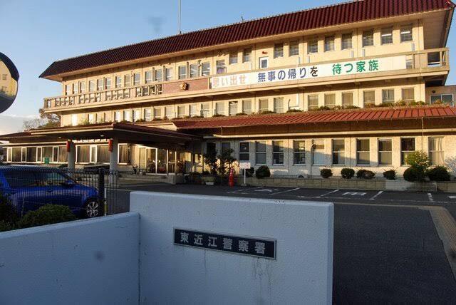 交差点で車追突、運転女性に軽傷負わせ逃げた疑い　54歳会社員の男逮捕