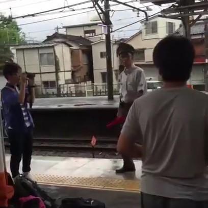 駅員が鉄ｵﾀに激怒 ﾎｰﾑに三脚を持ち込み遅延発生