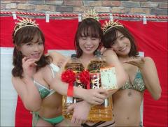 ポロリ100％!? 酩酊グラドルがハレンチショット連発！