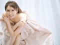 モデル美香、7年の交際経ての結婚・子..