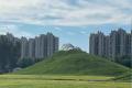 中国の観光地、丘を白く塗った富士山..