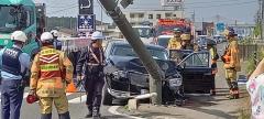 国道で高級車センチュリーが信号機に衝突 なぎ倒す 70代男性がけが 宮城・名取市のイメージ画像