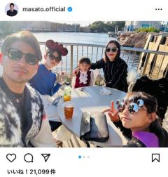 「スキャンダルもなく鏡のような旦那様・・・」魔裟斗、ディズニーシーでの幸せ家族ショットを公開