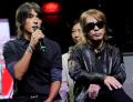 B’z、朝ドラ『<strong>おむすび</strong>』主題歌担当..