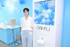 &TEAM・K、スキンケアの秘訣は「毛穴ケアと保湿」表参道のポップアップ来場で“没入空間”も体験