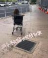 ライバー女性、土足でショッピングカ..