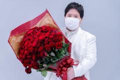 人気配信者・コレコレ、結婚発表 “HAKAKINオマージュ”の写真も公開