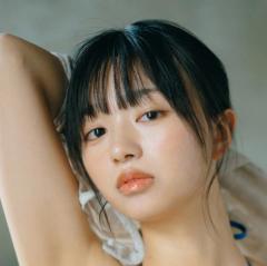 「春高バレー出場美女」蒔埜ひな、色白ボディーに映える色鮮やかなブルーのビキニ姿