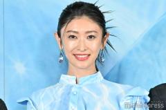 山田優、水色の新ヘア公開「夏らしくて素敵」「透明感すごい」と反響のイメージ画像