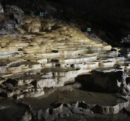 三大鍾乳洞「秋芳洞」に新たな巨大洞穴 山口大の学生が発見
