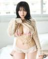 天木じゅん、無防備なニットから溢れ出す色香！ 悩殺ボディを惜しみなく披露