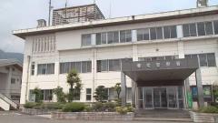 養老警察署のパトカーを盗んで逃げた５２歳の男を緊急逮捕