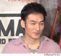 草なぎ剛が着ていた“シミがついたパ..