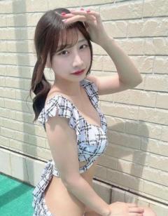 元AKB48･鈴木優香、かわいすぎるツインテ&水着姿で24歳の誕生日を迎えたことを報告