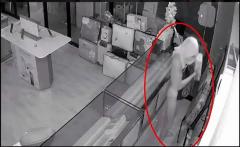 タイの怪盗ブリーフ逮捕『ブリーフになると自信がつく、バナナでしか盗まない』のイメージ画像