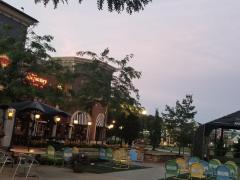 夕暮れの広場のイメージ画像