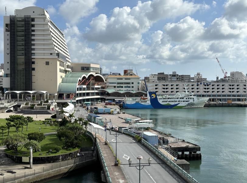 那覇市泊港