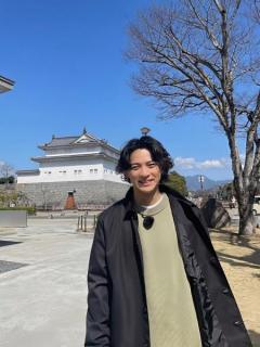 キンプリ・平野紫耀、彼氏感ある爽やか笑顔にメロメロ「キンプる」静岡県をぶらり