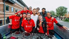 Calvin Harrisリバプール FC優勝パレードでDJセット披露