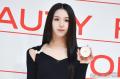 TWICEチェヨン、タイトドレス姿で美脚..