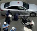 大阪府警の覆面パトカーが衝突、バイクの男性死亡…信号無視の車追跡中に交差点進入 大阪市
