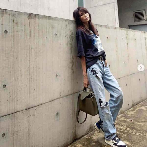 工藤静香 Tシャツ デニム私服が大不評 ヤンキーっぽいしダサい スレッド閲覧 ローカルクチコミ爆サイ Com九州版