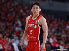 バスケ男子日本代表が1Qから韓国を圧倒…“Bリーグ3季連続MVP”ニュービル映し出され観衆沸く場面ものイメージ画像