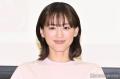 綾瀬はるか、青髪エクステ姿のオフショットにファン衝撃「別人級」「誰か分からなかった」
